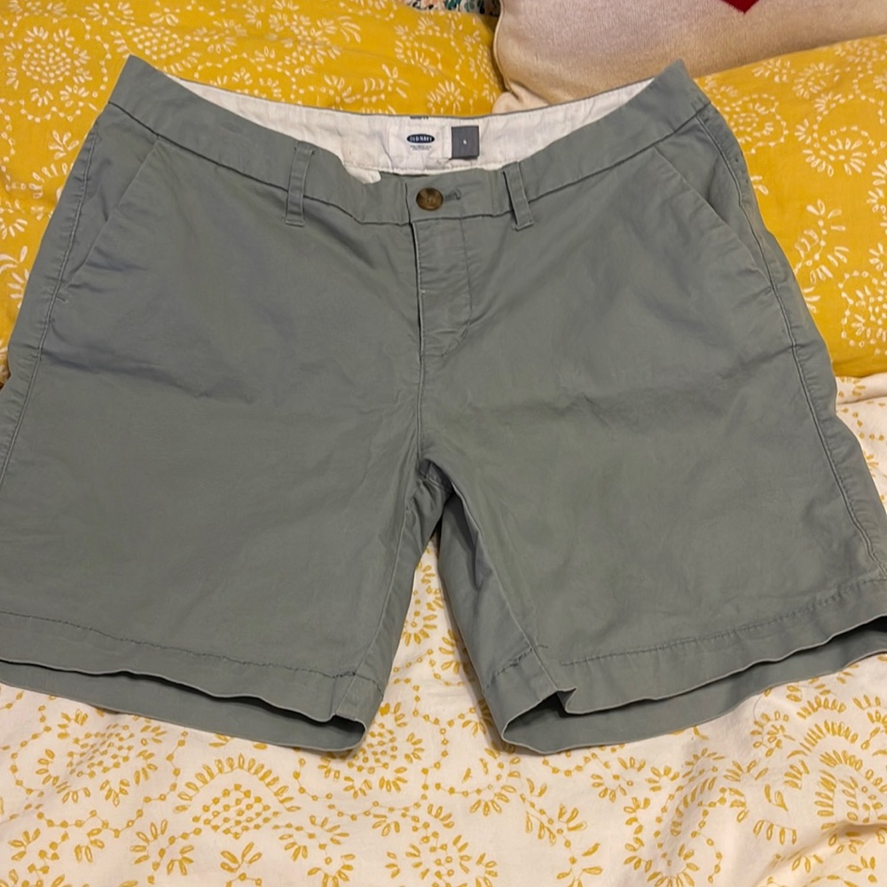 OLD NAVY ARMY GREEN SHORTS